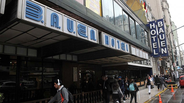 La imagen muestra la fachada del Hotel BAUEN que da a la Avenida Callao.