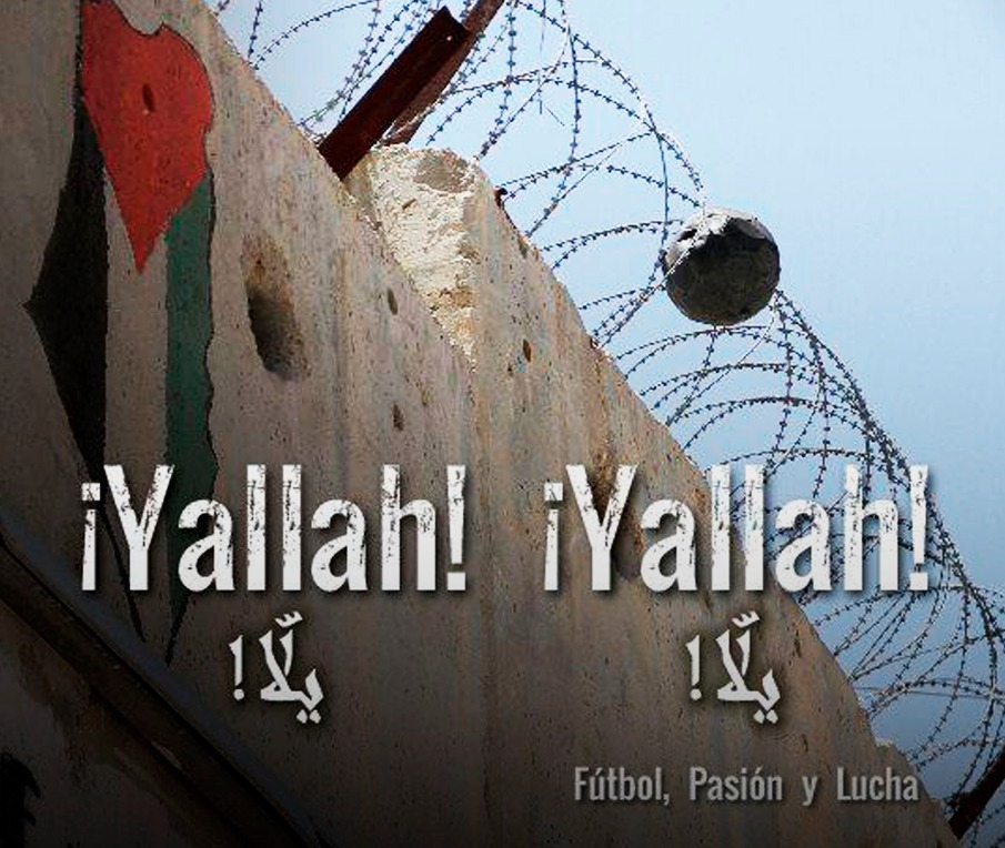 La imagen muestra el afiche de la película: un muro con alambrado y, pintada en el muro, la bandera palestina. En el alambrado una pelota pinchada y, sobre la imagen, el título de la película en alfabeto latino y arábigo y el subtítulo "Fútbol, pasión y lucha".