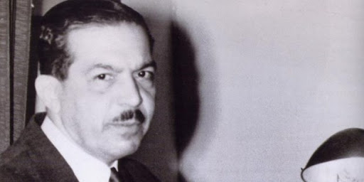La imagen muestra una foto-retrato de Pedro Henríquez Ureña.